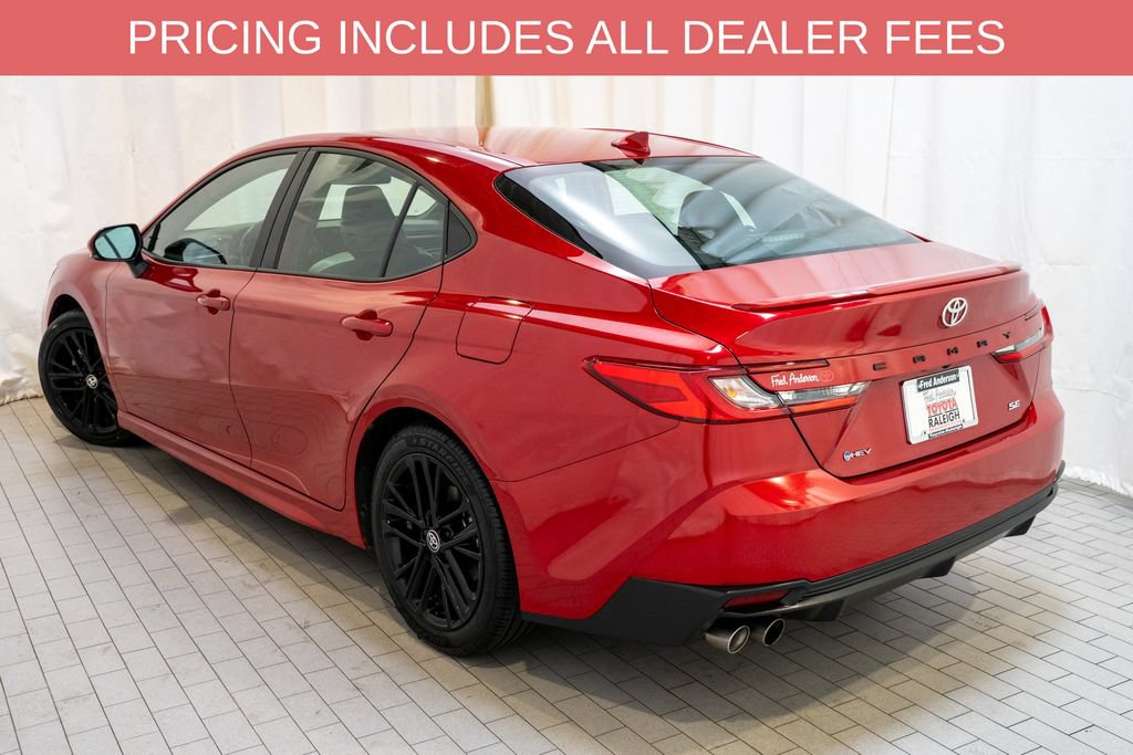 Used 2025 Toyota Camry SE FWD image 3