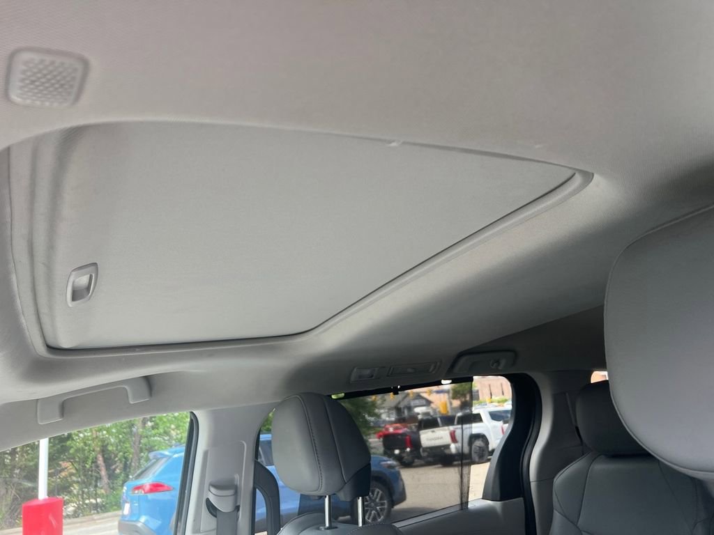 Used 2021 Toyota Sienna XLE w/ XLE Plus Package FWD image 8