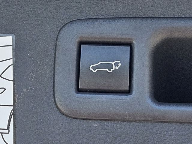 Used 2024 Toyota Highlander XLE FWD image 40