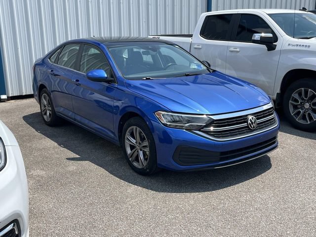 Used 2024 Volkswagen Jetta SE FWD image 2
