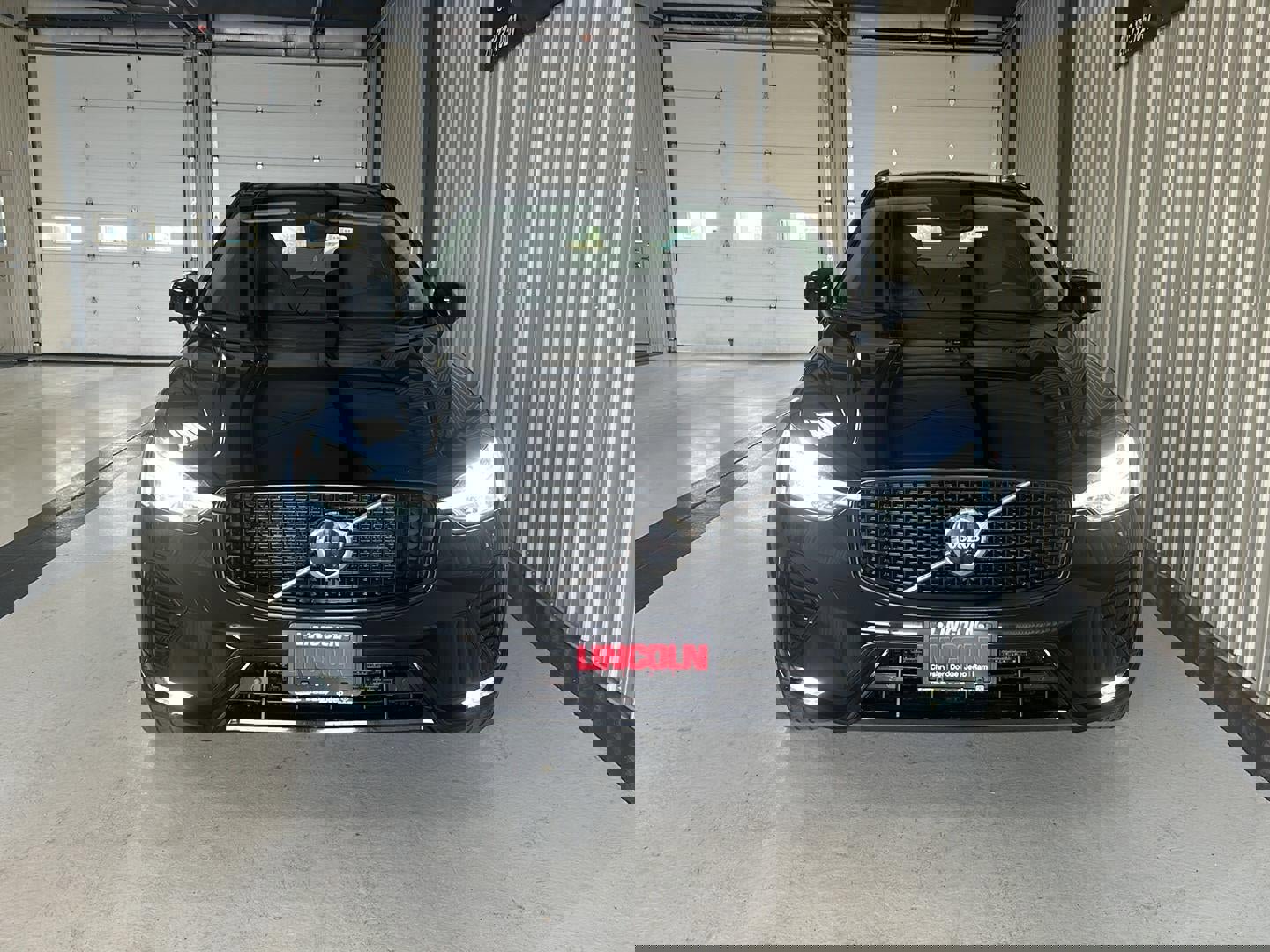 Used 2023 Volvo XC60 B5 Plus image 7