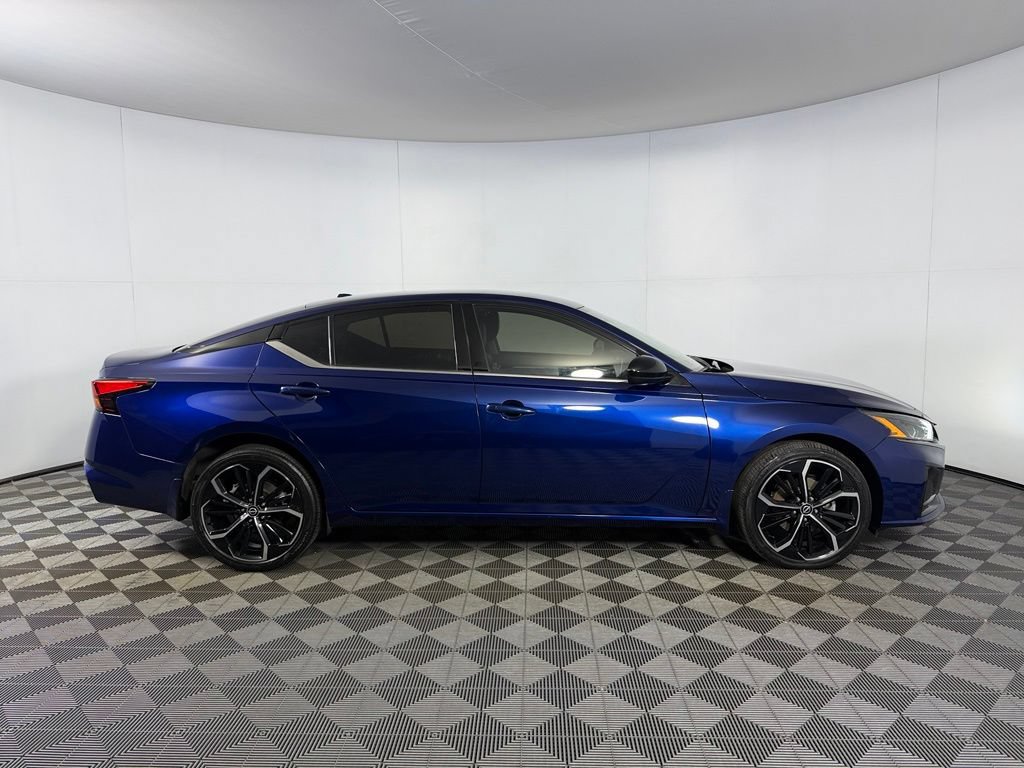 Used 2023 Nissan Altima 2.5 SR AWD/4WD image 7
