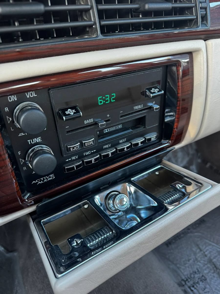 Used 1994 Cadillac De Ville Concours FWD image 60