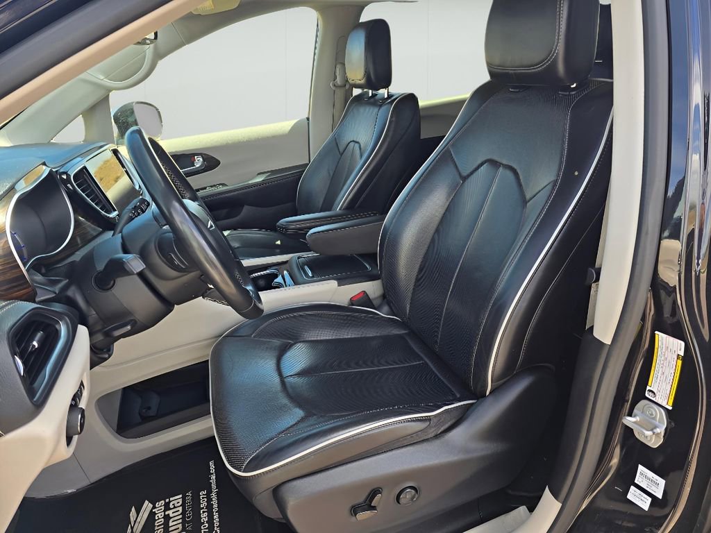 Used 2023 Chrysler Pacifica Limited image 27