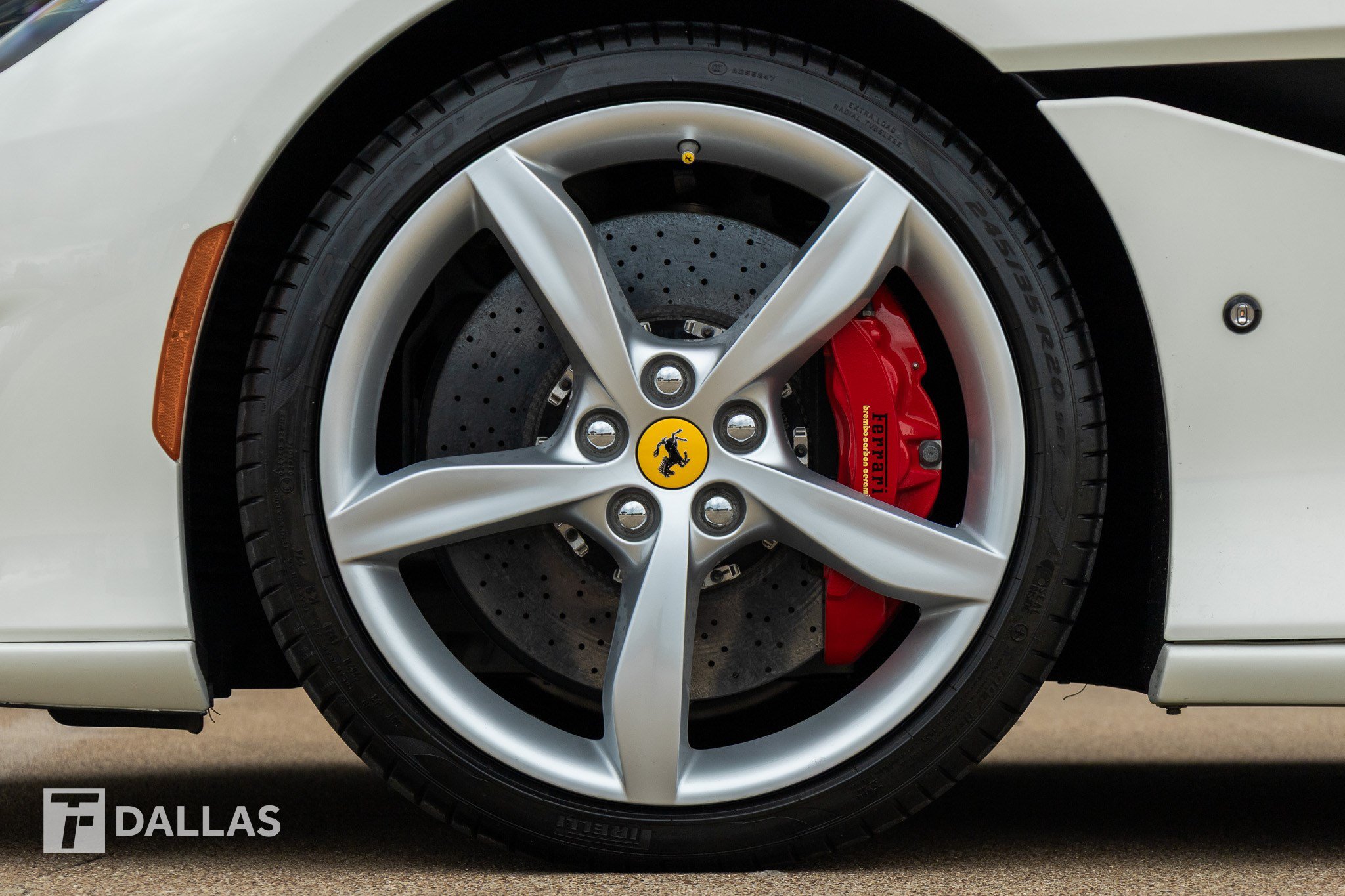 Used 2019 Ferrari Portofino RWD image 8