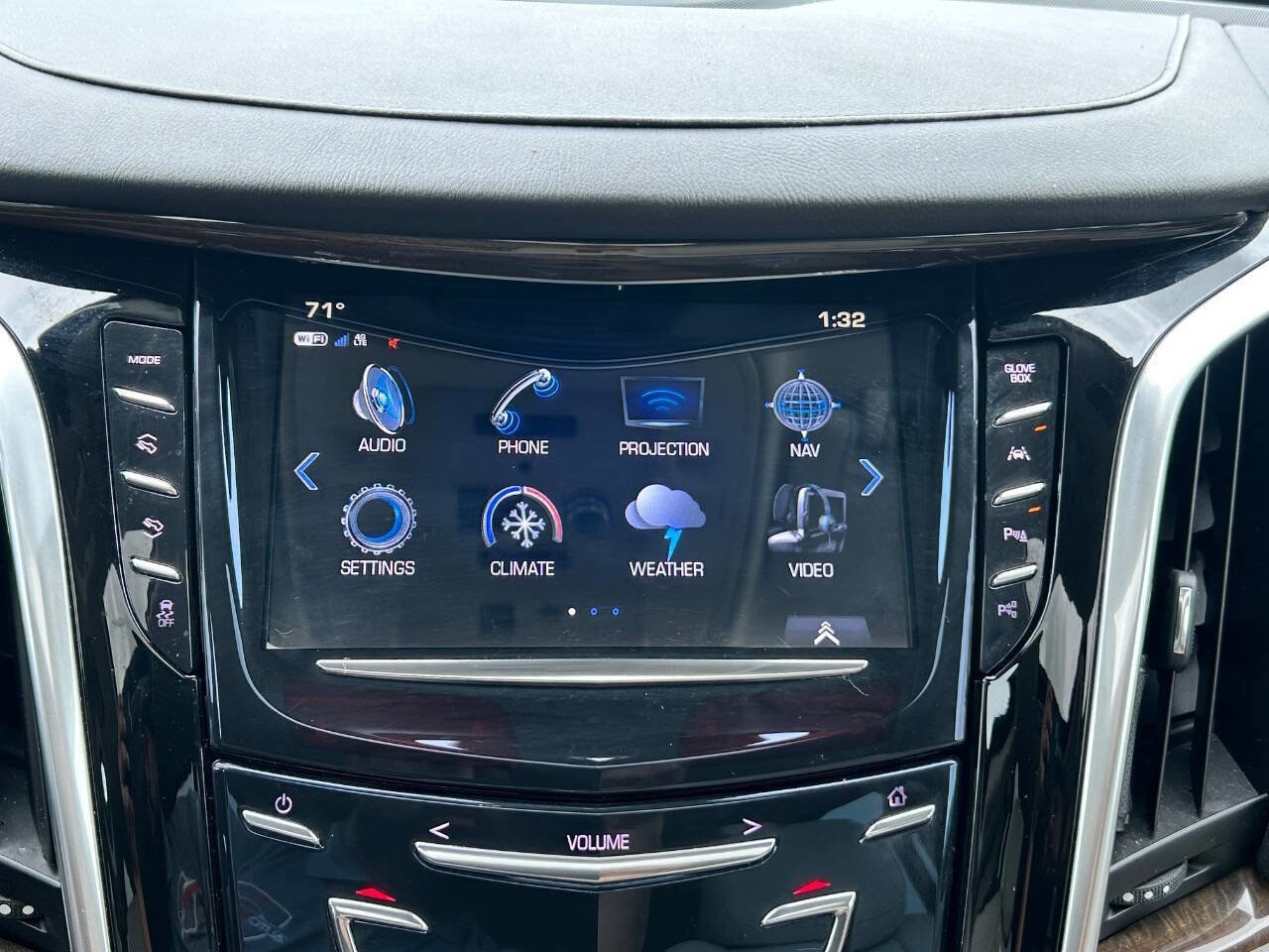 Used 2020 Cadillac Escalade Premium Luxury image 26