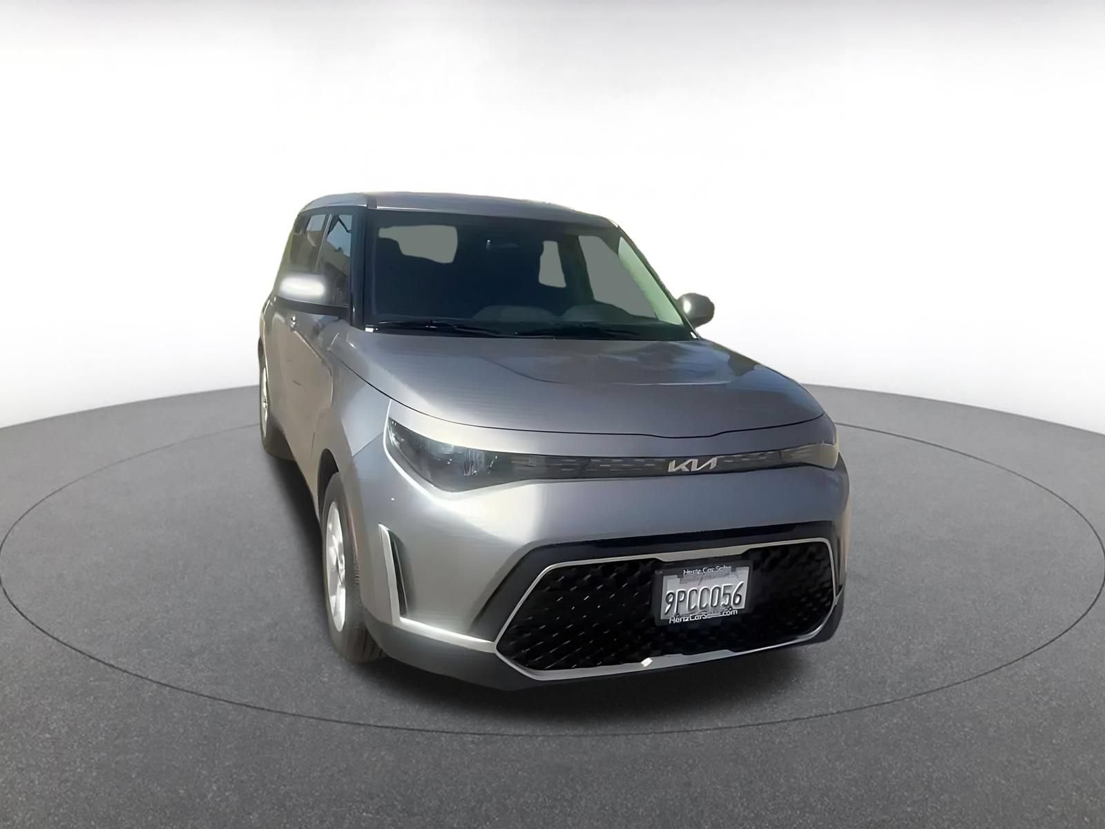 Used 2025 Kia Soul LX w/ LX Technology Package FWD image 3