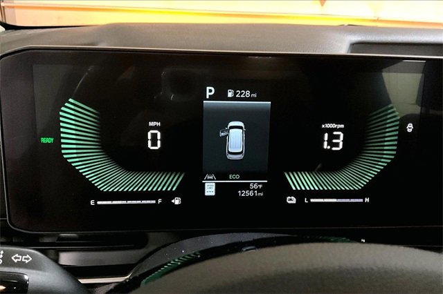 Used 2025 Kia Carnival EX image 23