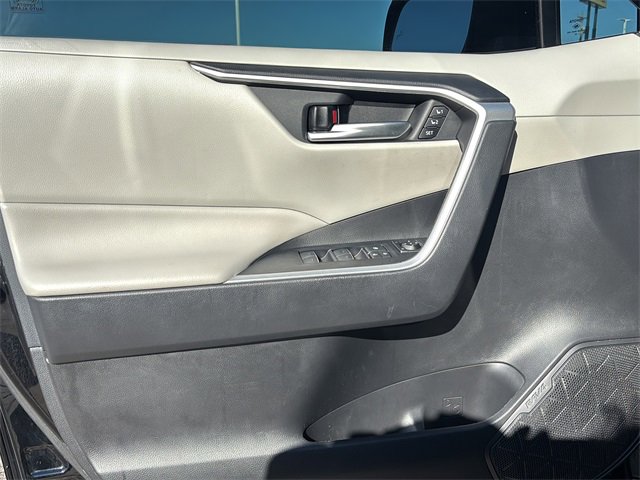 Used 2023 Toyota RAV4 XLE Premium image 17