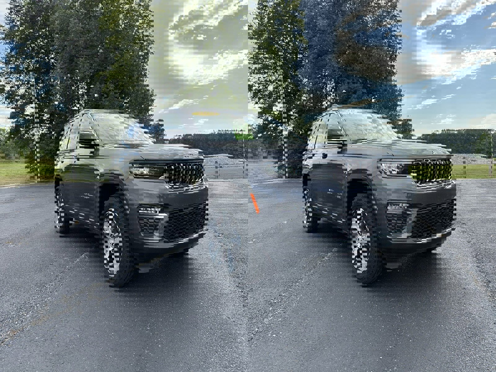 New 2022 Jeep Grand Cherokee Limited 4xe w/ Luxury Tech Group II image 1