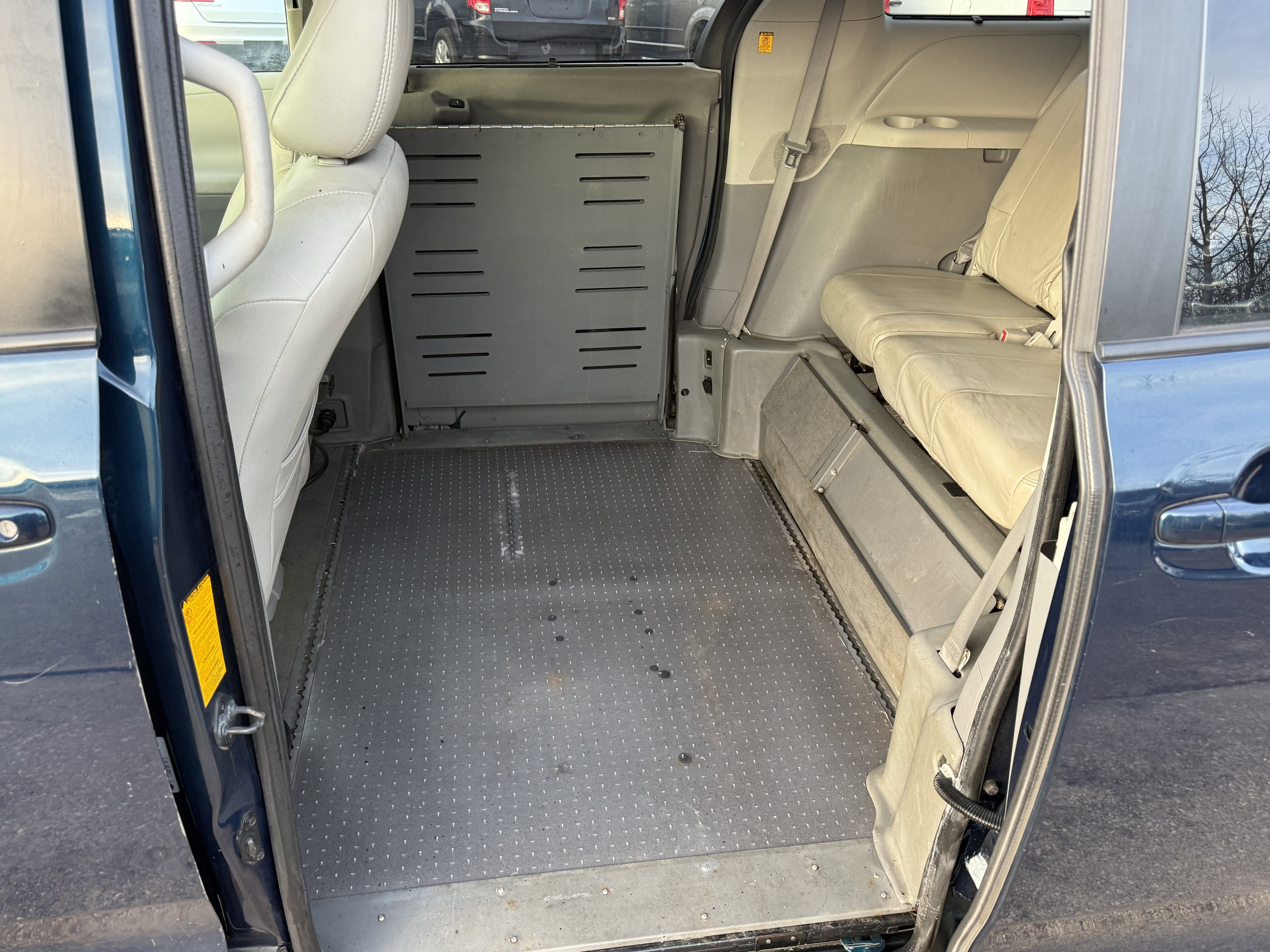 Used 2011 Toyota Sienna LE image 26