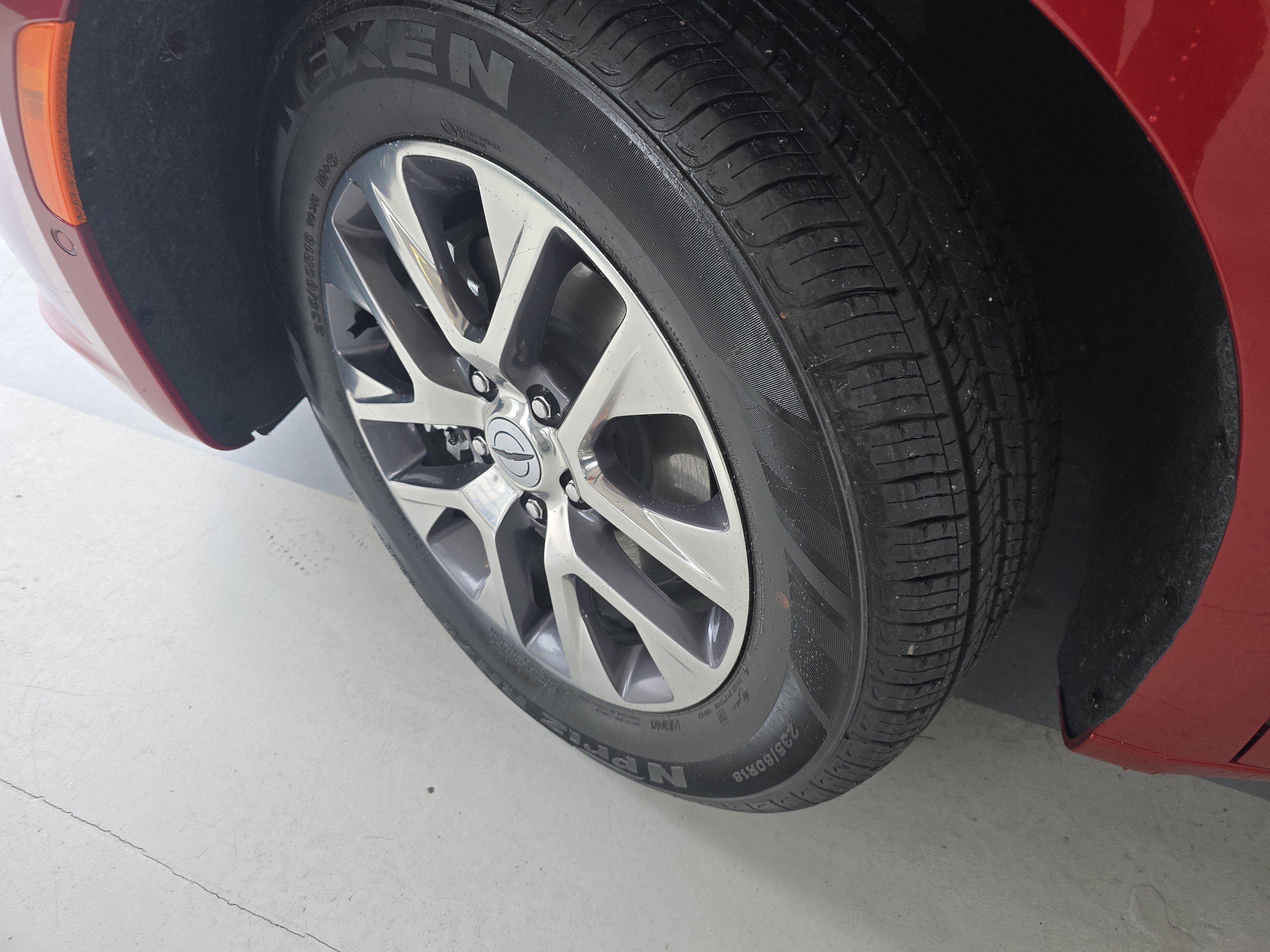 Used 2025 Chrysler Pacifica Pinnacle FWD image 9