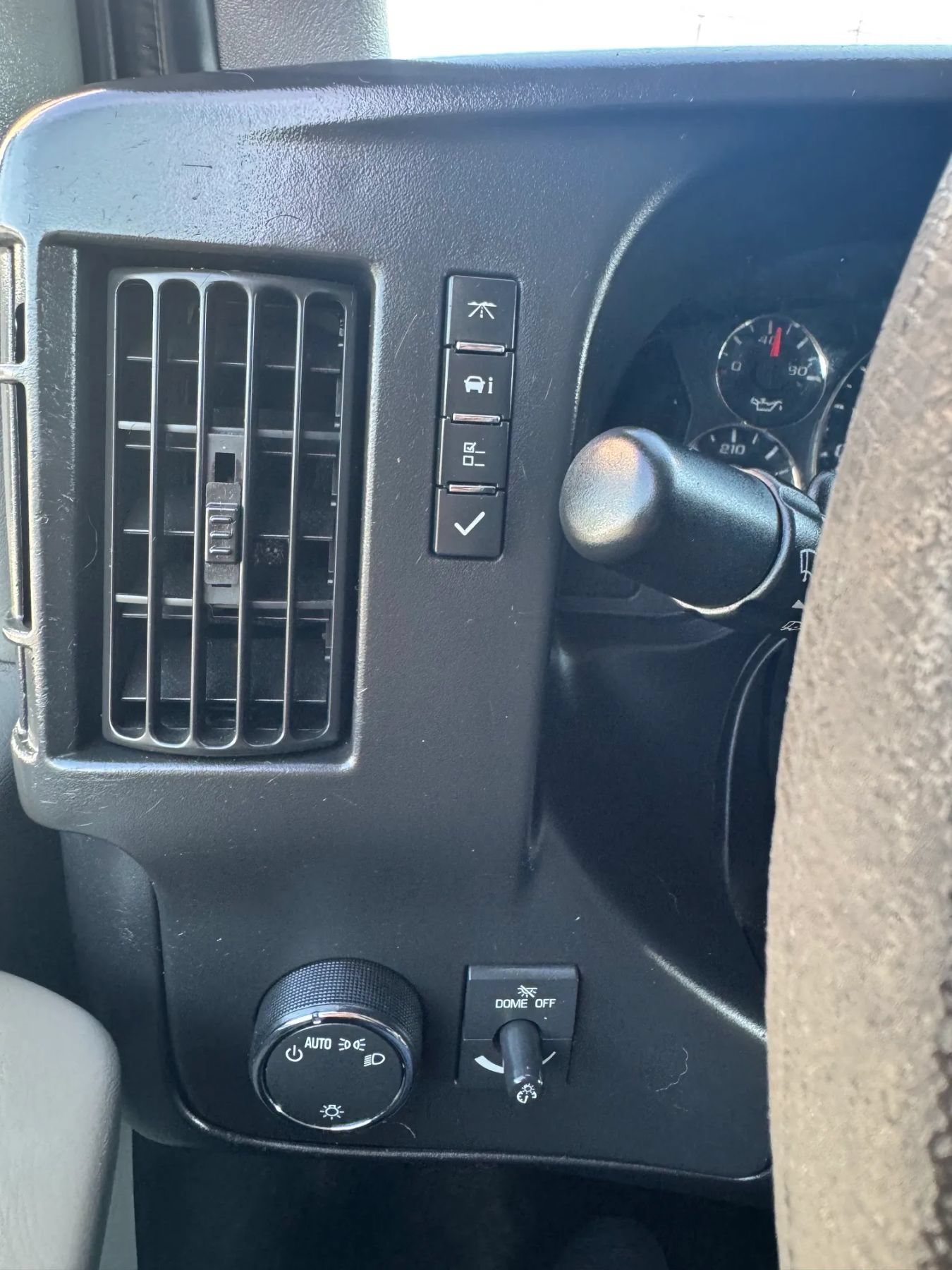 Used 2012 Chevrolet Express 2500 RWD image 12