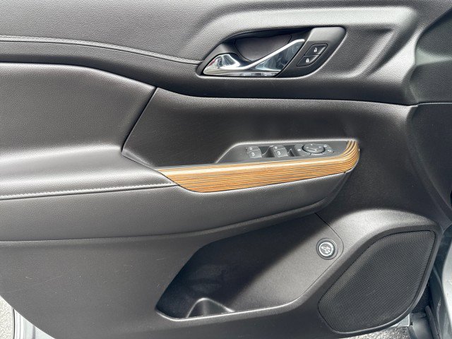 Used 2023 GMC Acadia SLE w/ Driver Convenience Package image 14