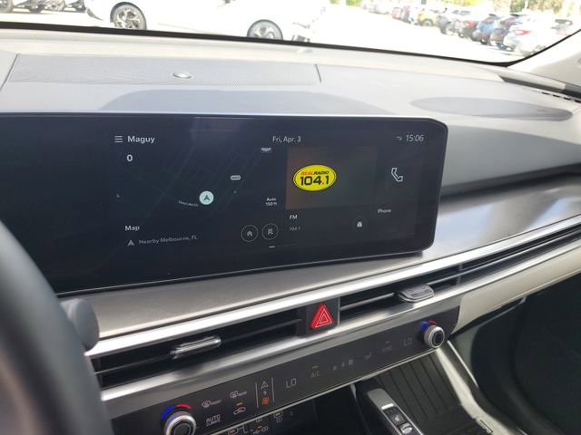 Certified 2025 Kia Sorento EX w/ Panoramic Sunroof Package image 24