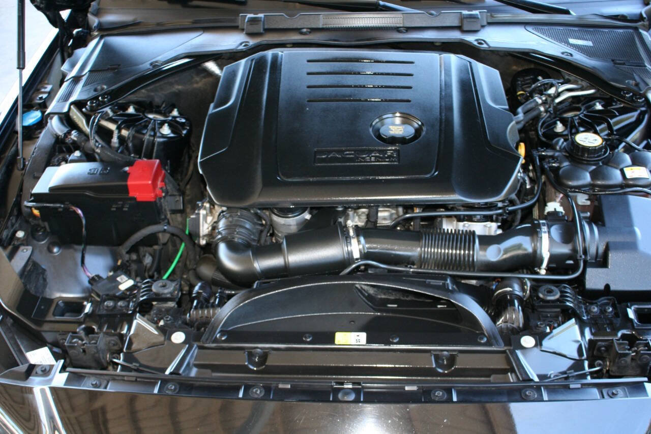 Used 2017 Jaguar XE Premium AWD/4WD image 12