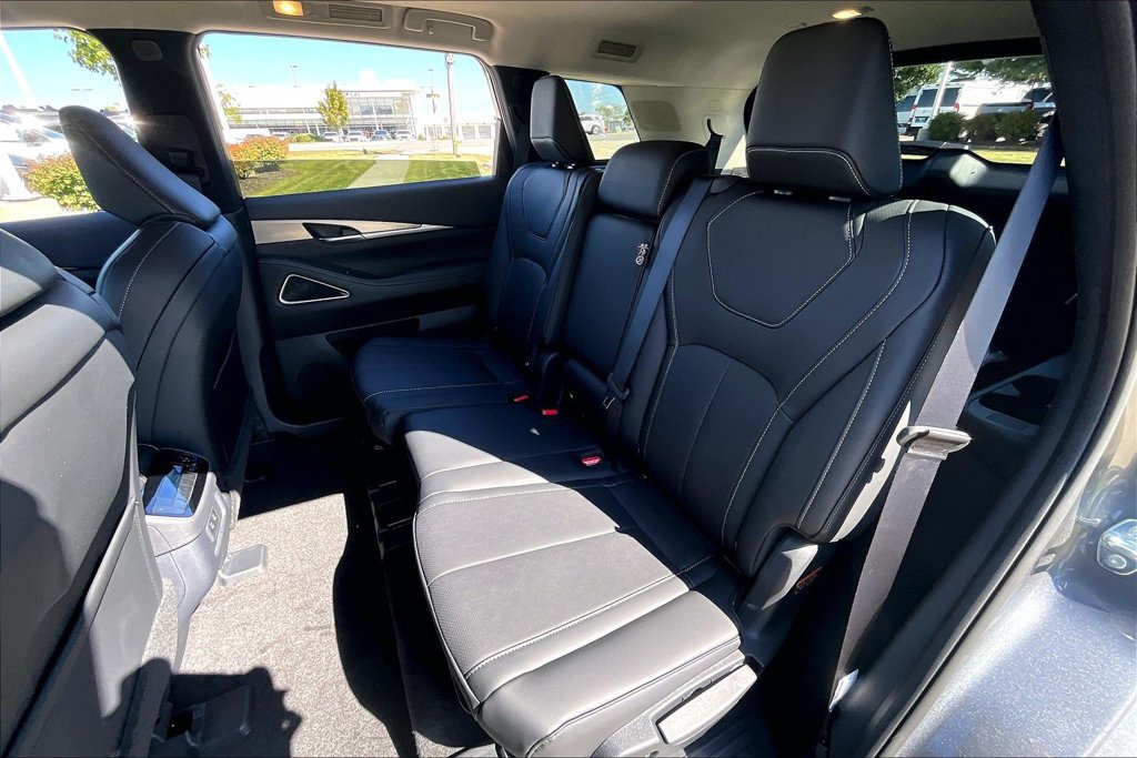 New 2027 INFINITI QX60 Luxe FWD image 10