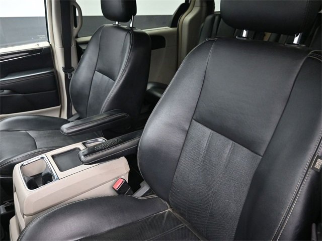 Used 2011 Chrysler Town & Country Touring-L w/ Entertainment Group #2 image 18