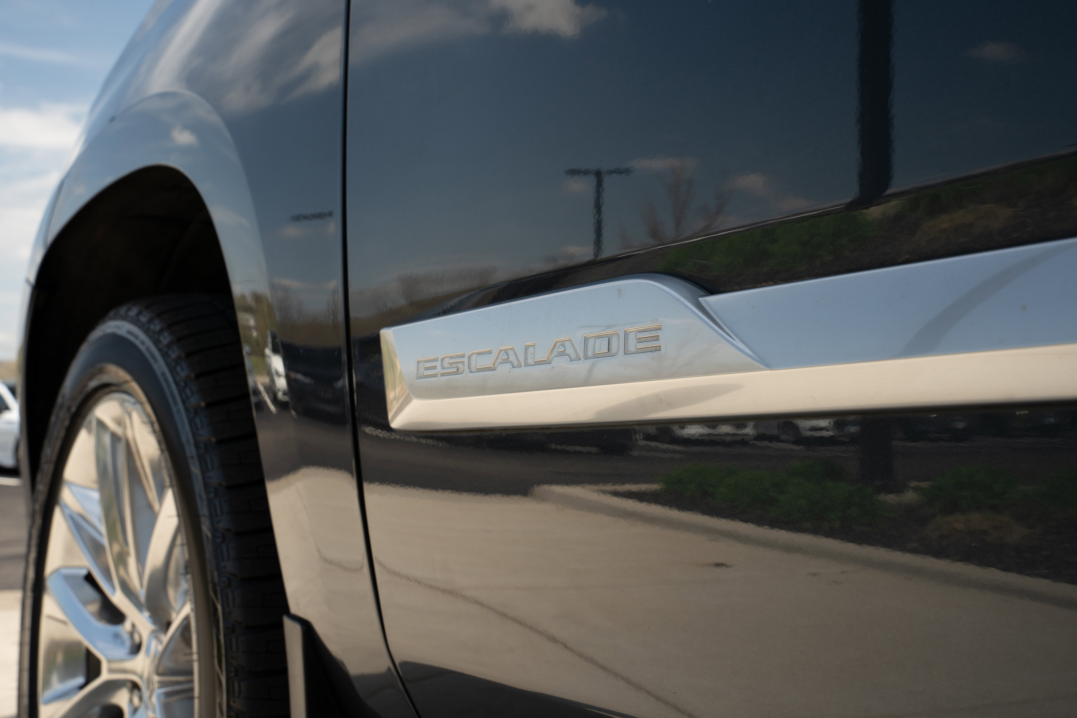 Used 2020 Cadillac Escalade Luxury AWD/4WD image 39