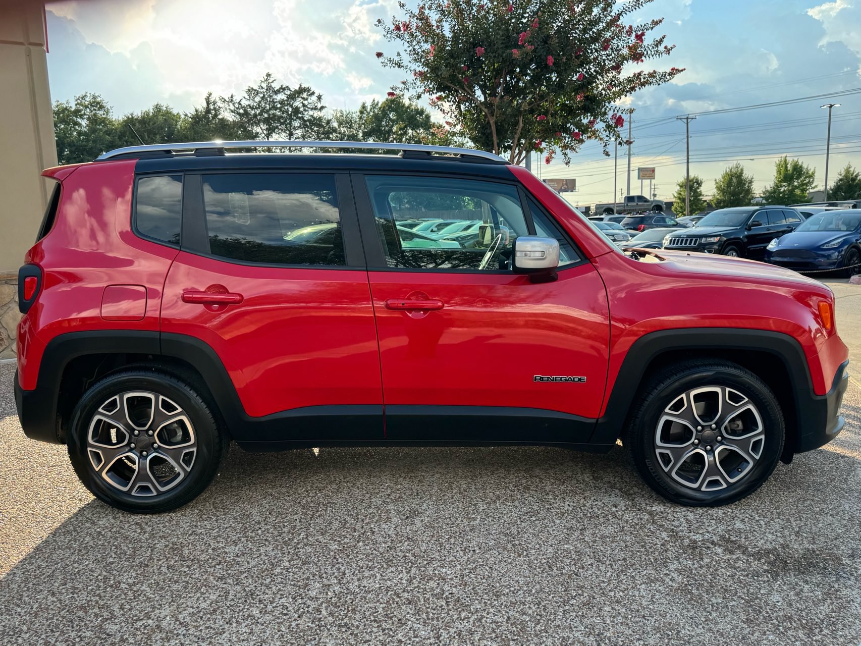 Used 2016 Jeep Renegade Limited FWD image 9