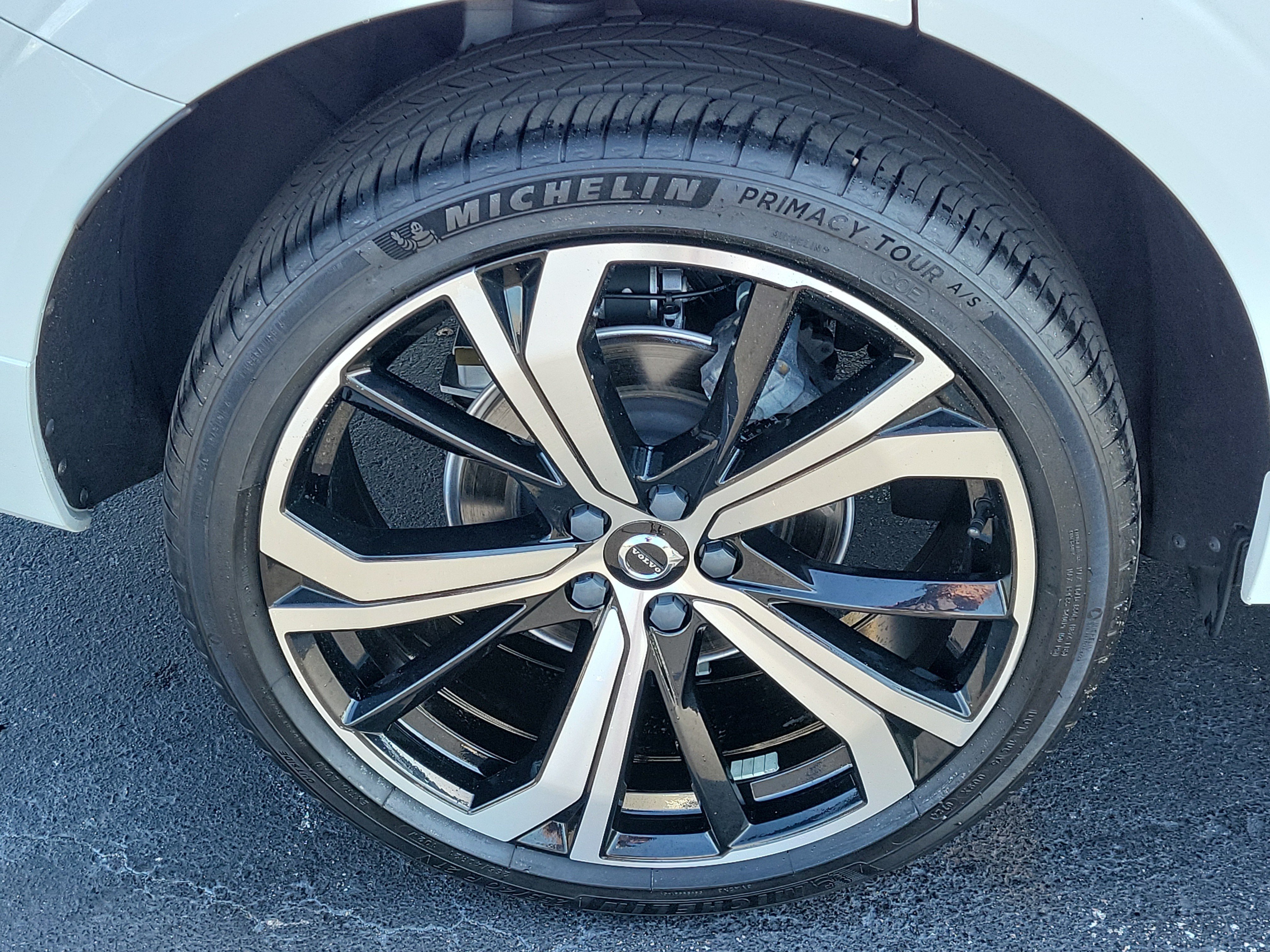 Used 2022 Volvo XC60 B5 R-Design w/ Protection Package Premier FWD image 7