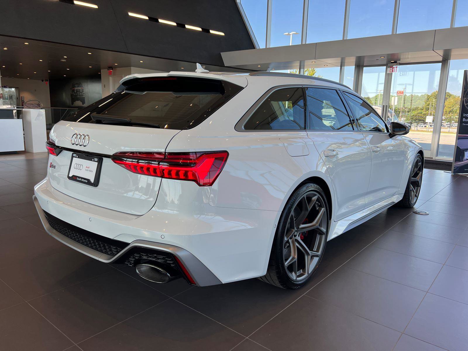 New 2025 Audi RS 6 performance image 5