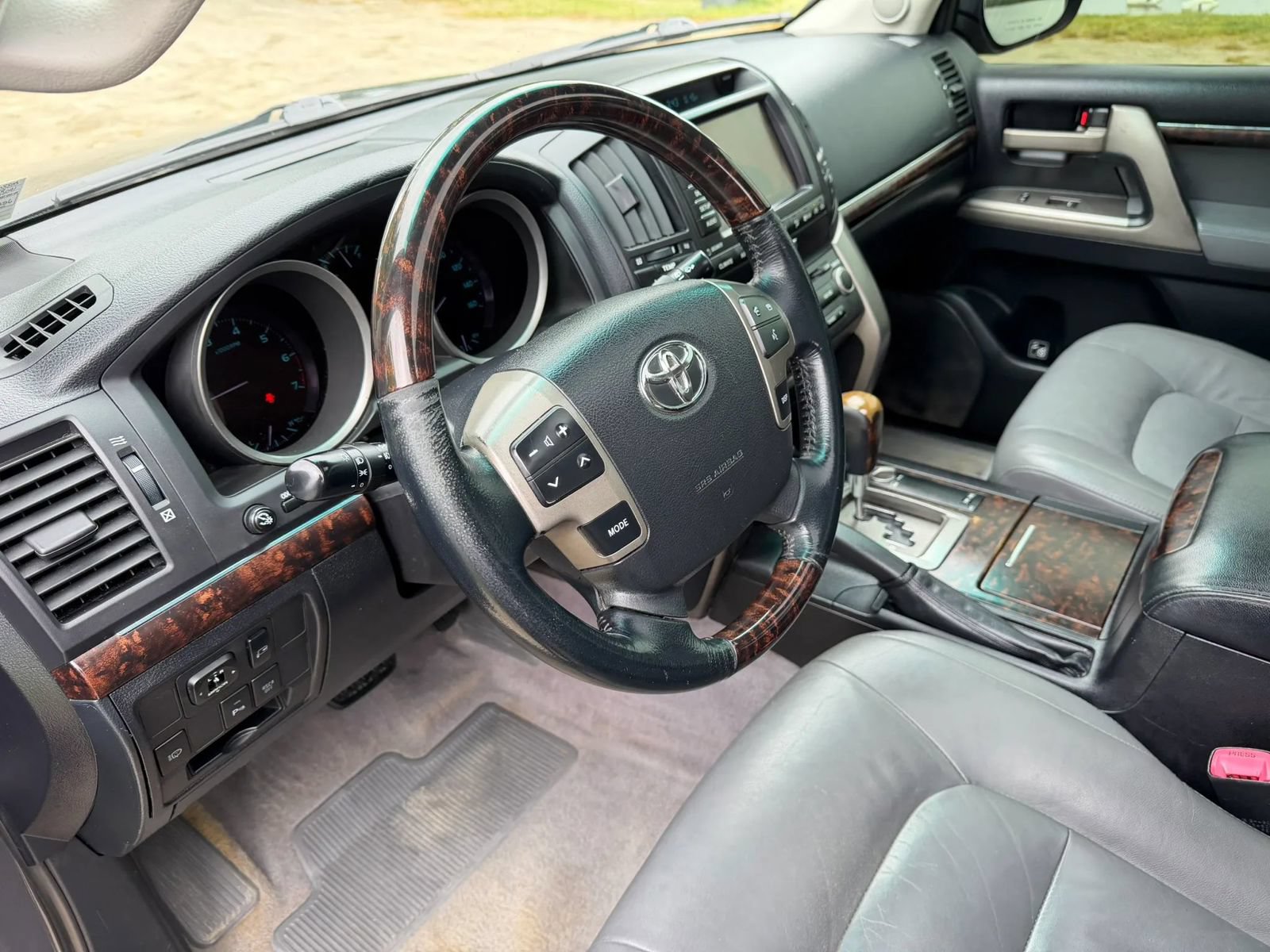 Used 2011 Toyota Land Cruiser w/ Upgrade Pkg AWD/4WD image 46