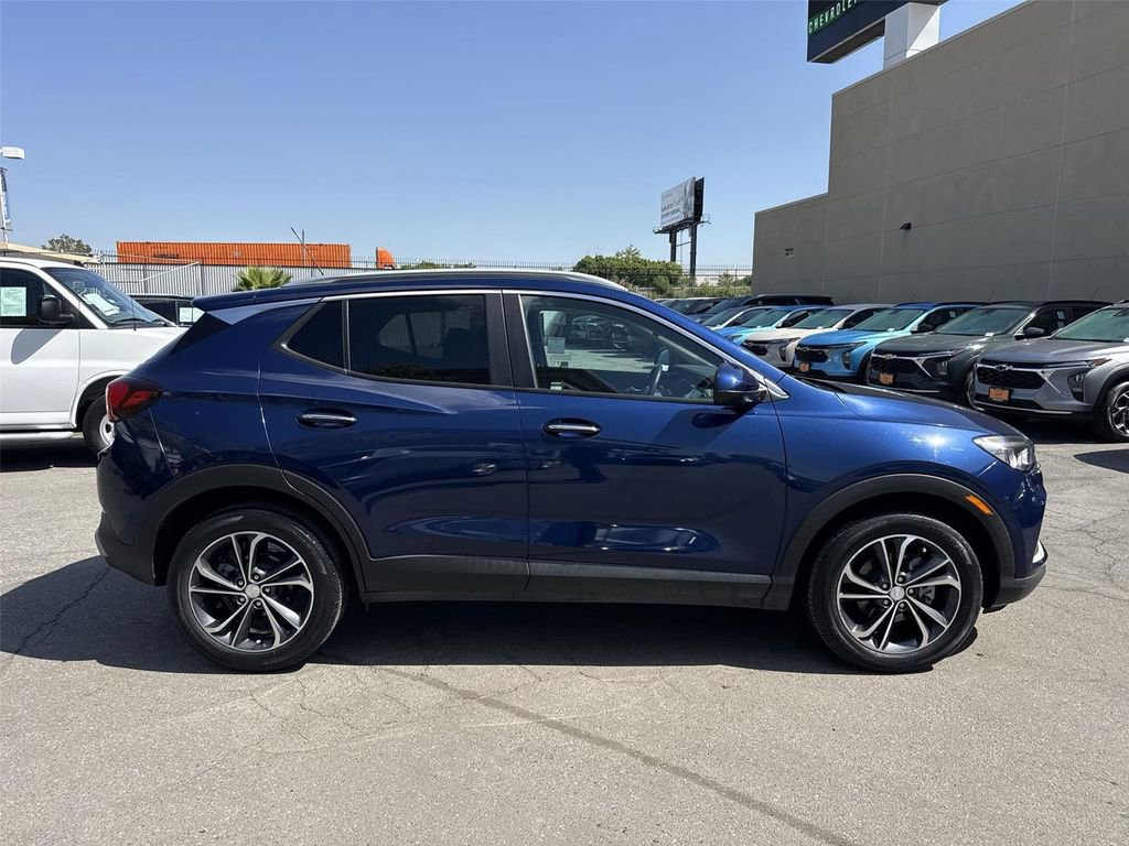 Used 2023 Buick Encore GX Select w/ Safety Package II FWD image 2