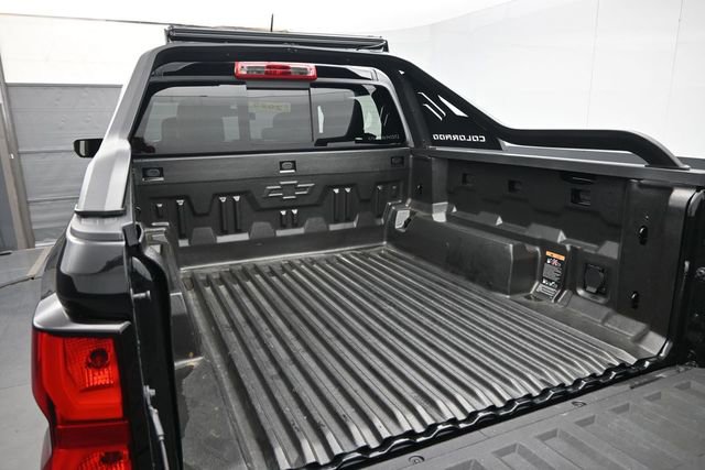 Used 2025 Chevrolet Colorado Z71 w/ Midnight Edition AWD/4WD image 27