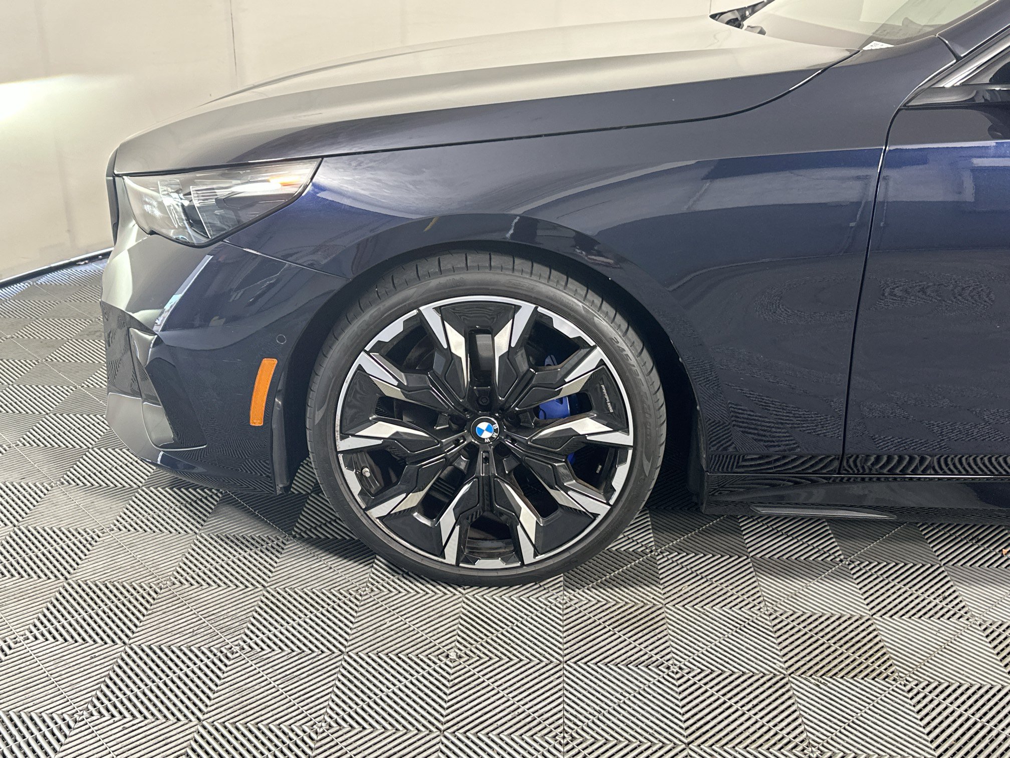 Used 2025 BMW 530i w/ M Sport Package RWD image 11