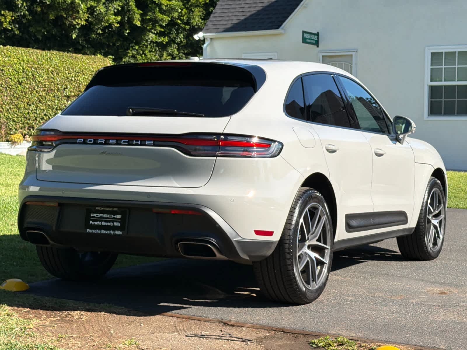 New 2026 Porsche Macan AWD/4WD image 8