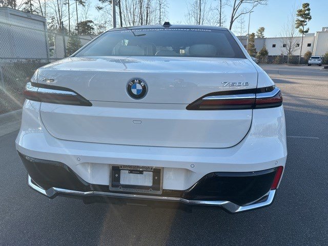 Used 2025 BMW 750e xDrive image 6
