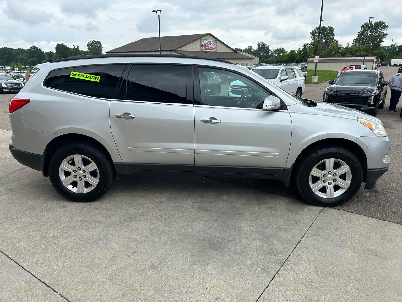 Used 2011 Chevrolet Traverse LT w/ Personal Connectivity Package FWD image 4