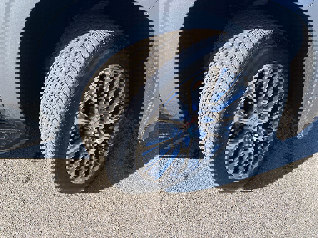 Used 2025 GMC Yukon XL Denali image 4