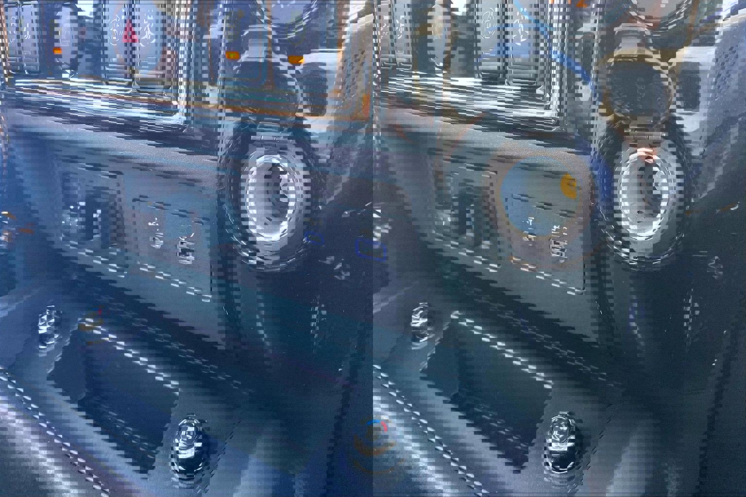 Used 2022 Nissan Titan Platinum Reserve w/ Moonroof Package image 39