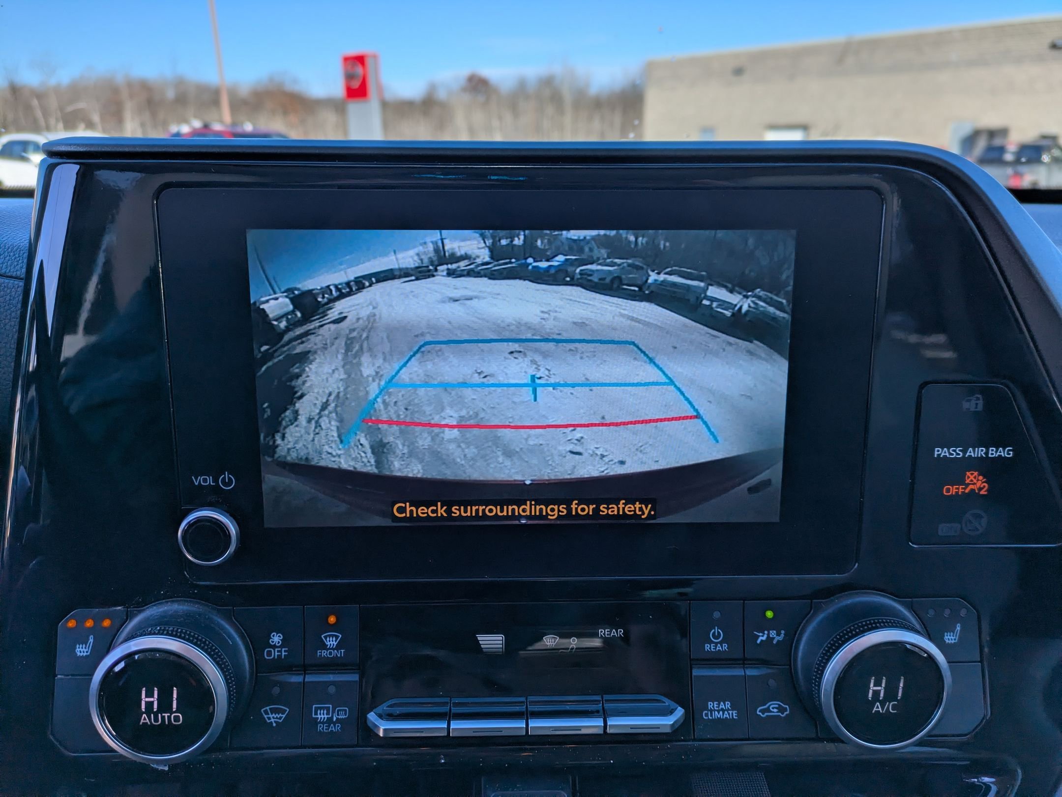 Used 2023 Toyota Highlander XLE image 12