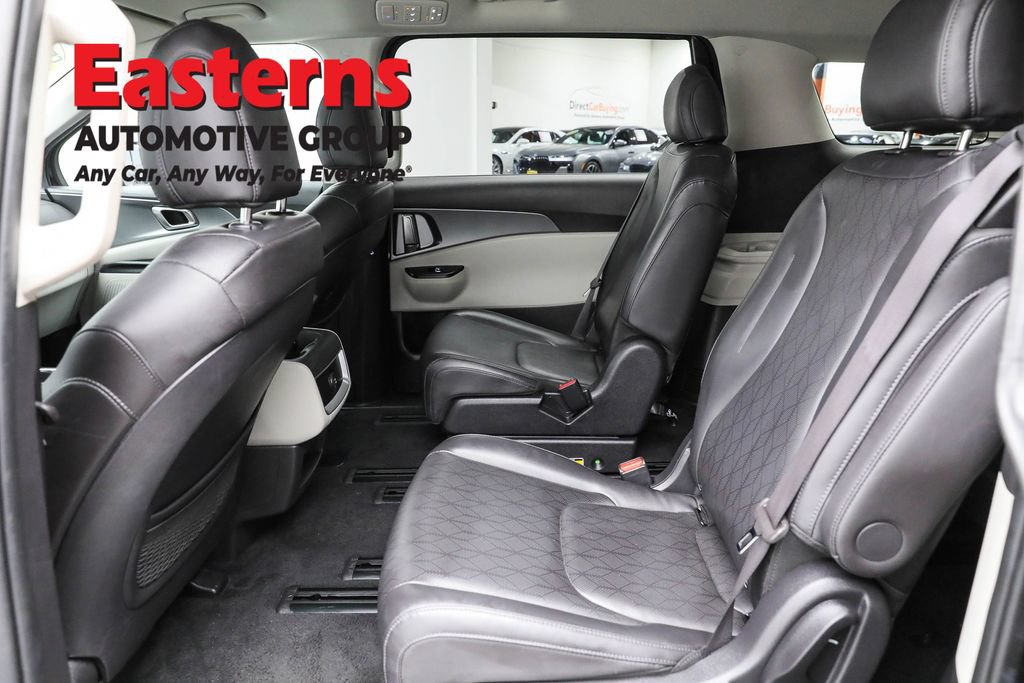 Used 2024 Kia Carnival LX FWD image 22
