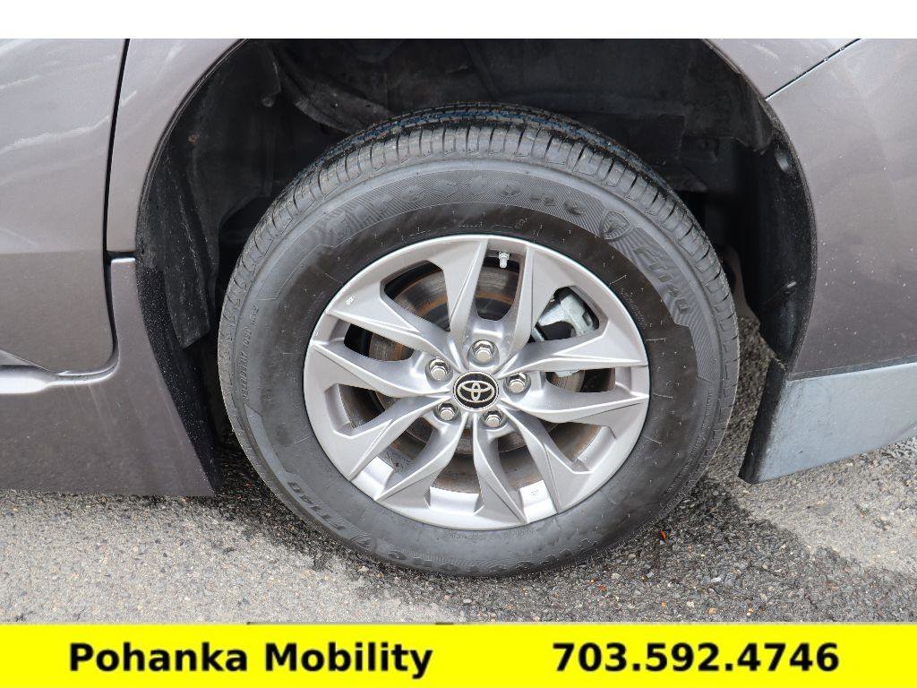 Used 2021 Toyota Sienna XLE w/ XLE Plus Package image 29