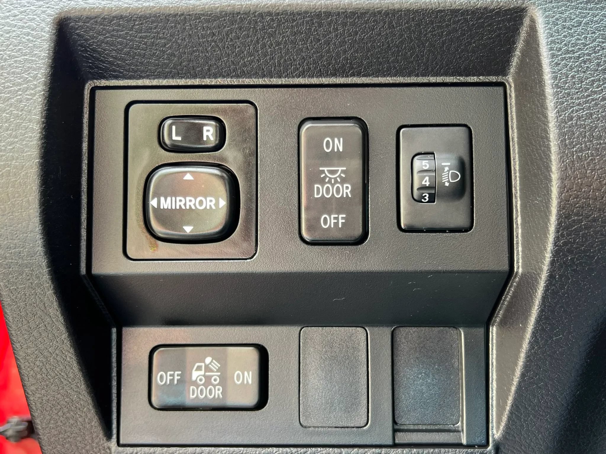 Used 2015 Toyota Tundra SR5 AWD/4WD image 28