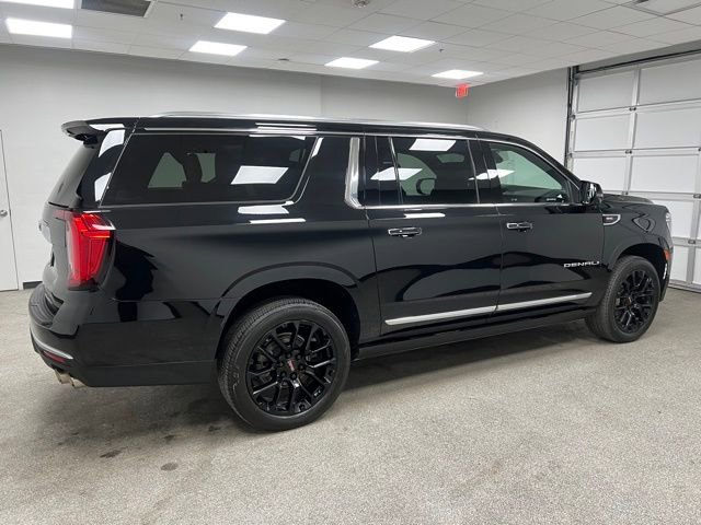 Used 2022 GMC Yukon XL Denali AWD/4WD image 12