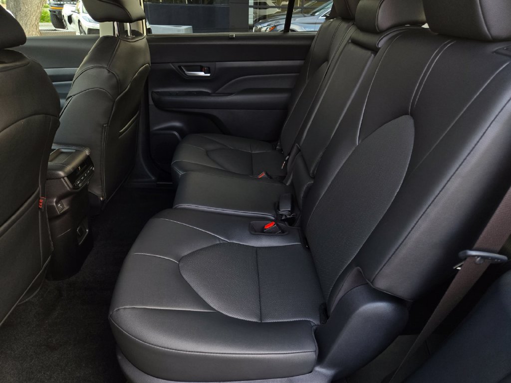 Used 2026 Toyota Grand Highlander AWD Hybrid image 12