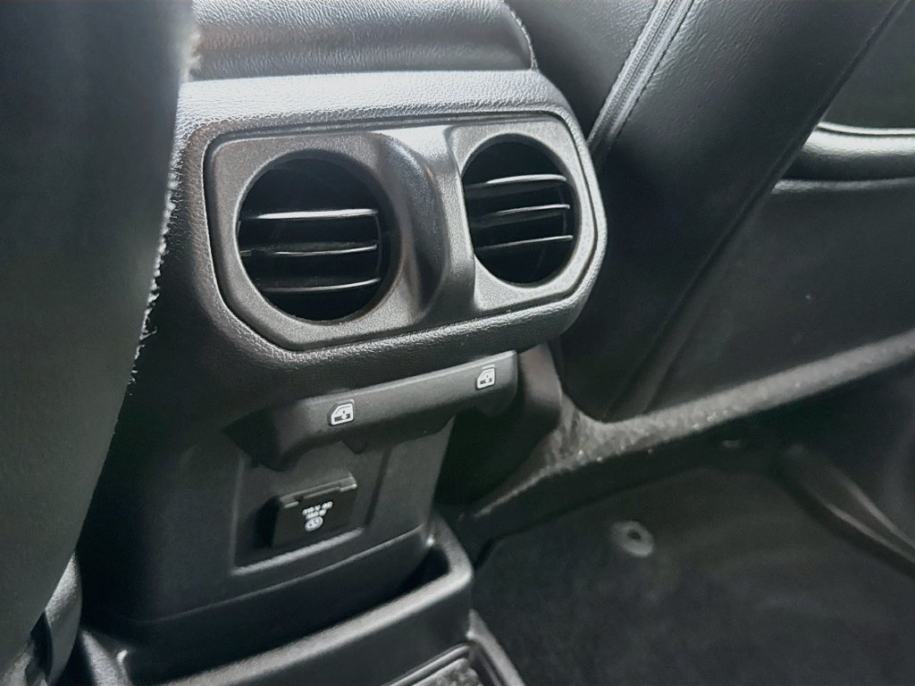 Used 2022 Jeep Wrangler Unlimited Sahara AWD/4WD image 28