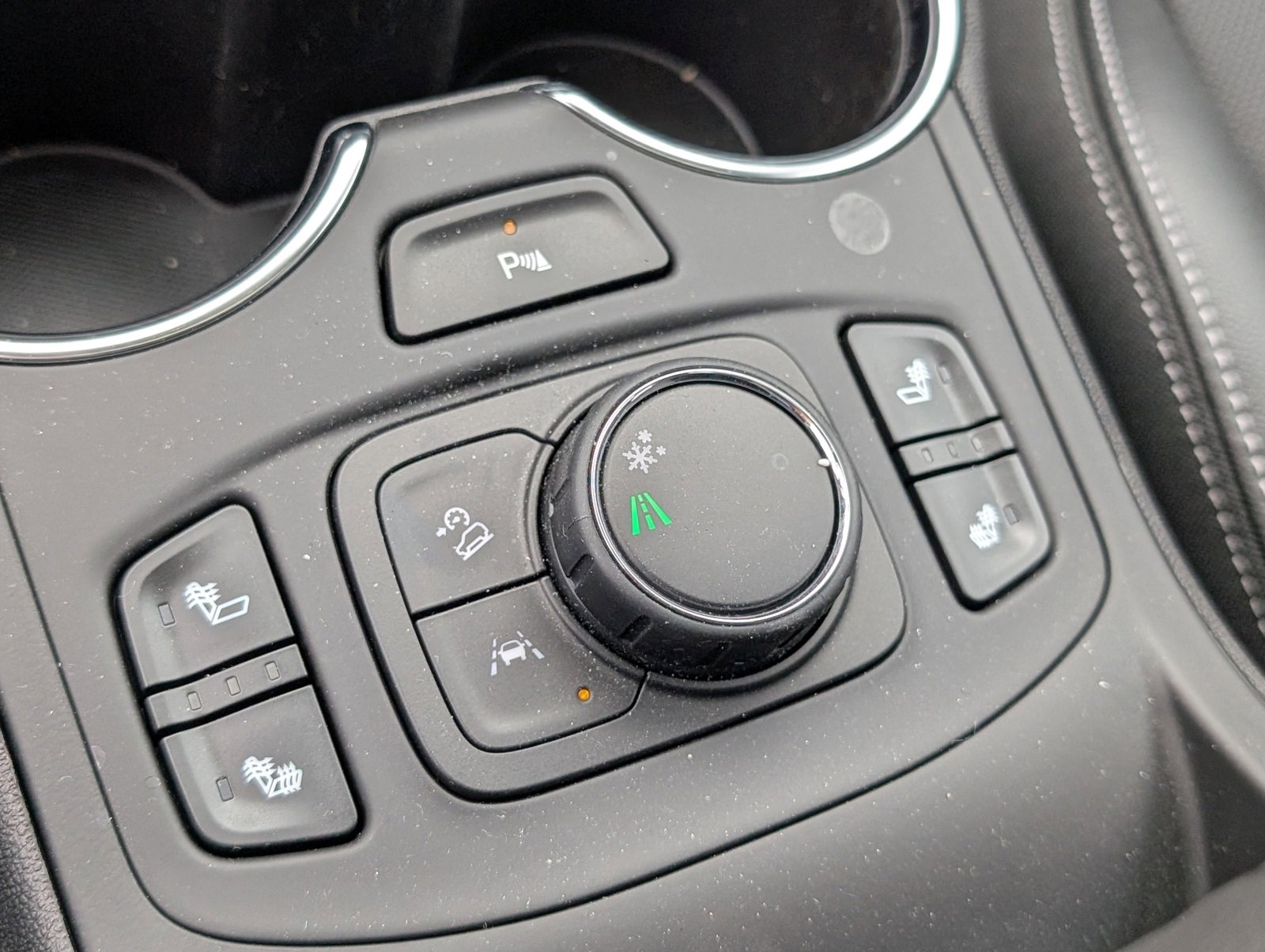 Used 2024 GMC Terrain SLT w/ Infotainment Package II image 13