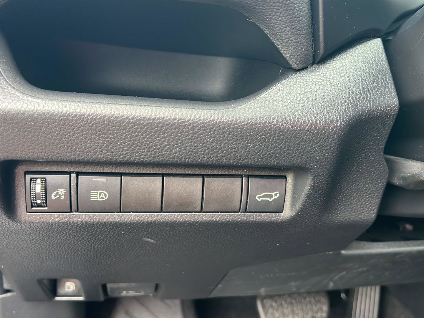 Used 2021 Toyota RAV4 XLE image 18