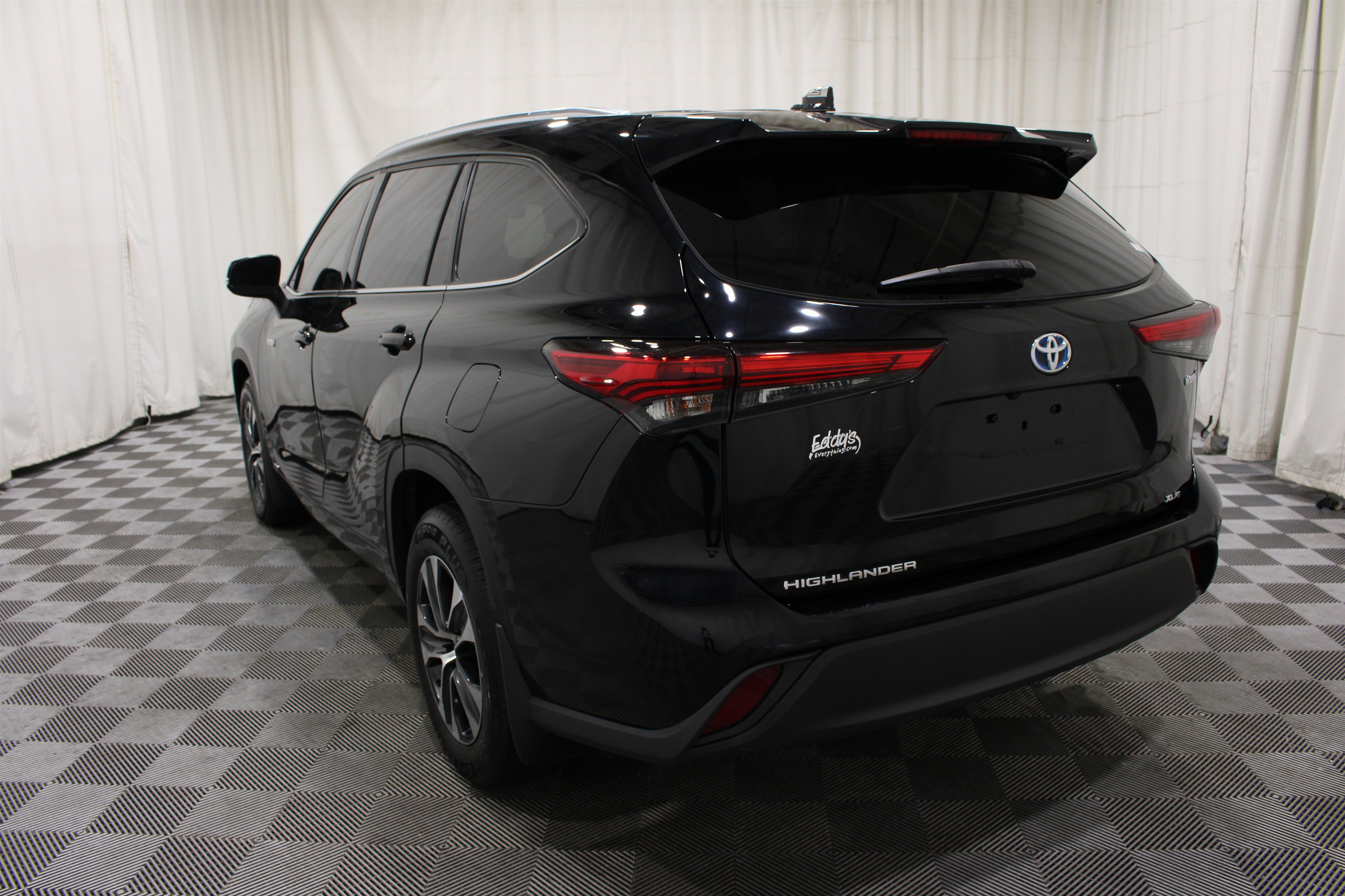 Used 2020 Toyota Highlander XLE AWD/4WD image 33
