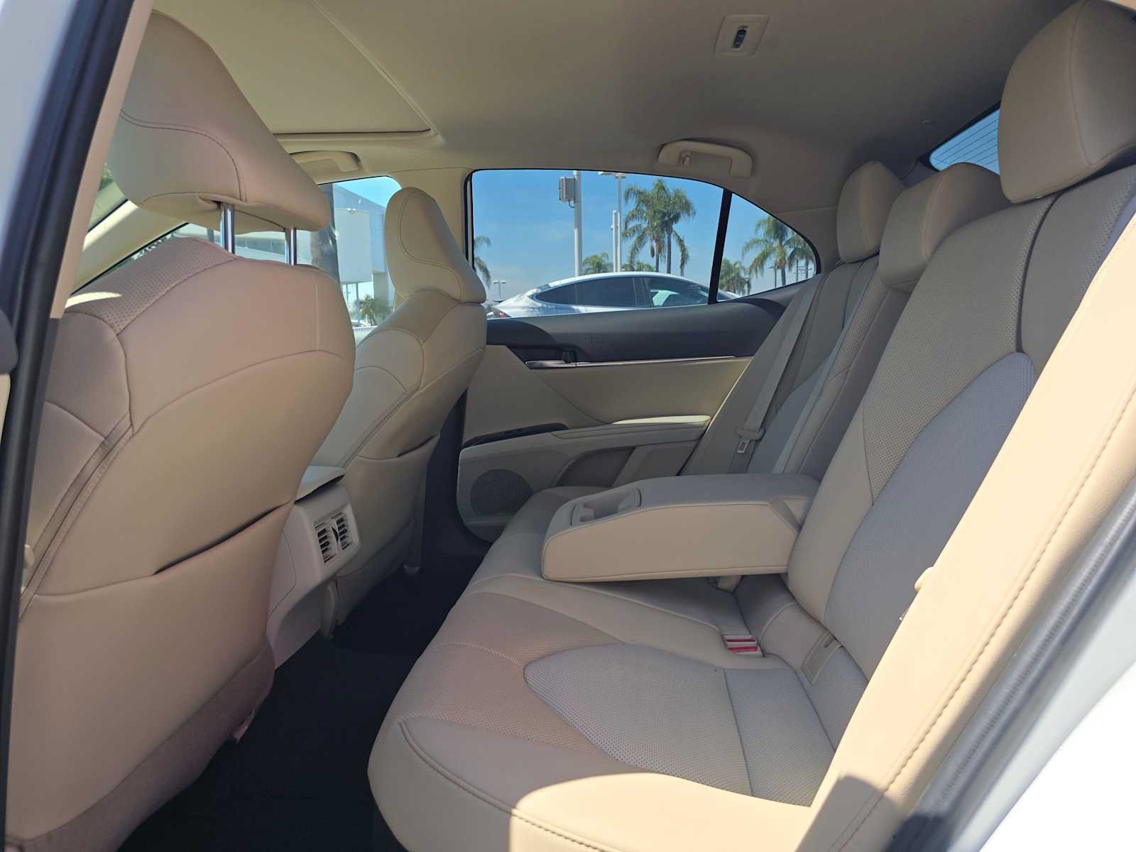 Used 2020 Toyota Camry XLE w/ Driver Assist Package FWD image 17