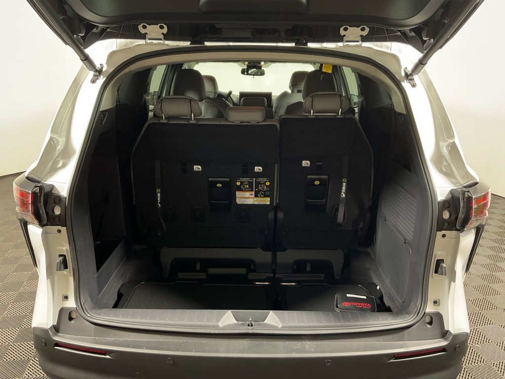 New 2026 Toyota Sienna XLE FWD image 17