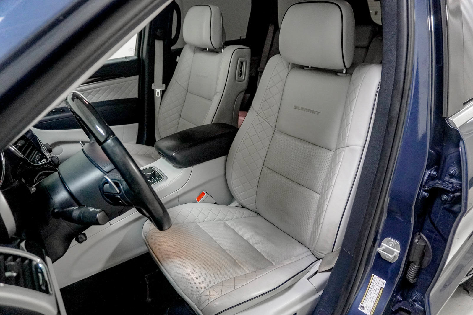 Used 2020 Jeep Grand Cherokee Summit AWD/4WD image 18