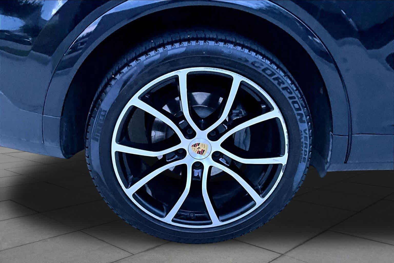 Used 2019 Porsche Cayenne S AWD/4WD image 10