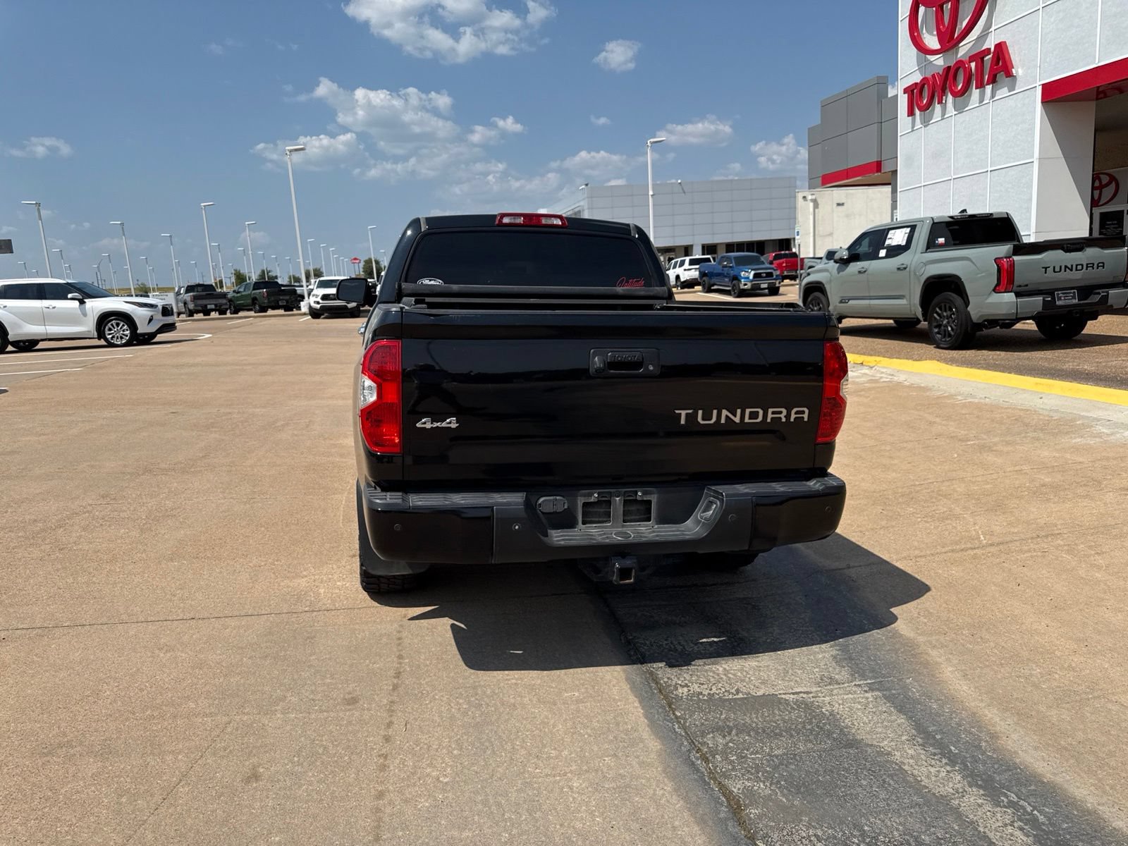 Used 2018 Toyota Tundra Limited w/ Limited Premium Package AWD/4WD image 17